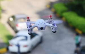 Le drone pour enfant Hubsan X4 H107 FPV en vol