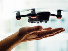 Mini-drone en plein lancement